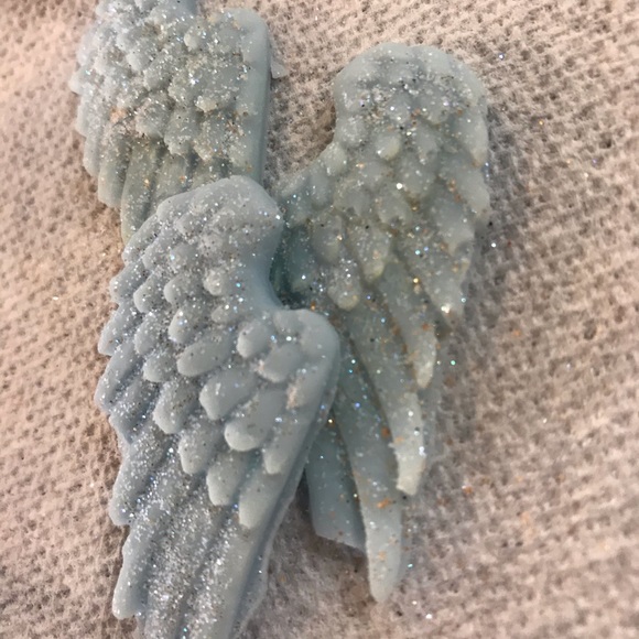 Pastel Iridescent Blue Angel Wing Wax Melts - Picture 6 of 7